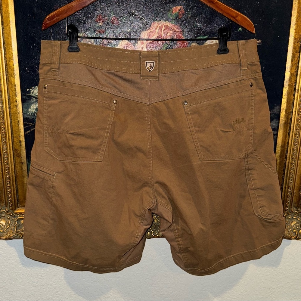KUHL Tan Cargo Style Men’s Casual Hiking Outdoorsman Shorts Size 38 Gently Used